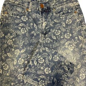 DG2 Diane Gilman size 4 floral designed jeans